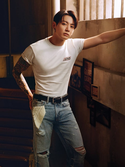 JUNG KOOK x CK LOGO BADGE RELAXED TEE