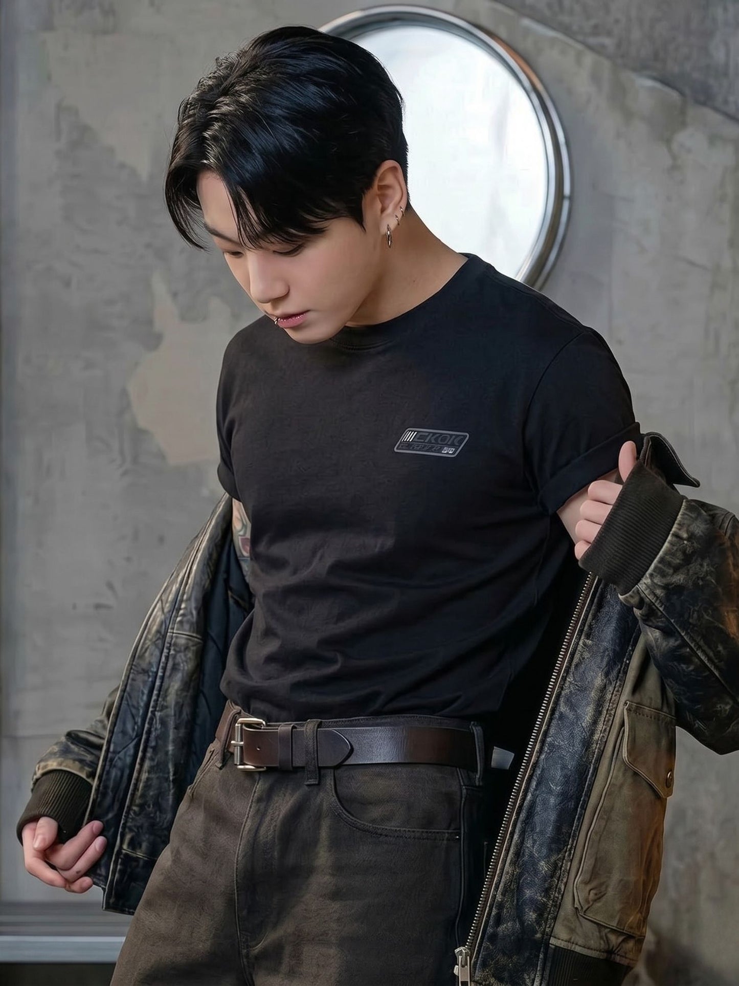 JUNG KOOK x CK LOGO BADGE RELAXED TEE